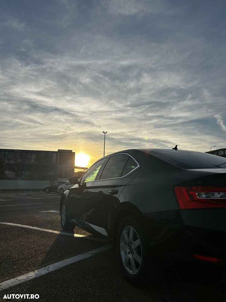Skoda Superb 2.0 TDI DSG Ambition - 2