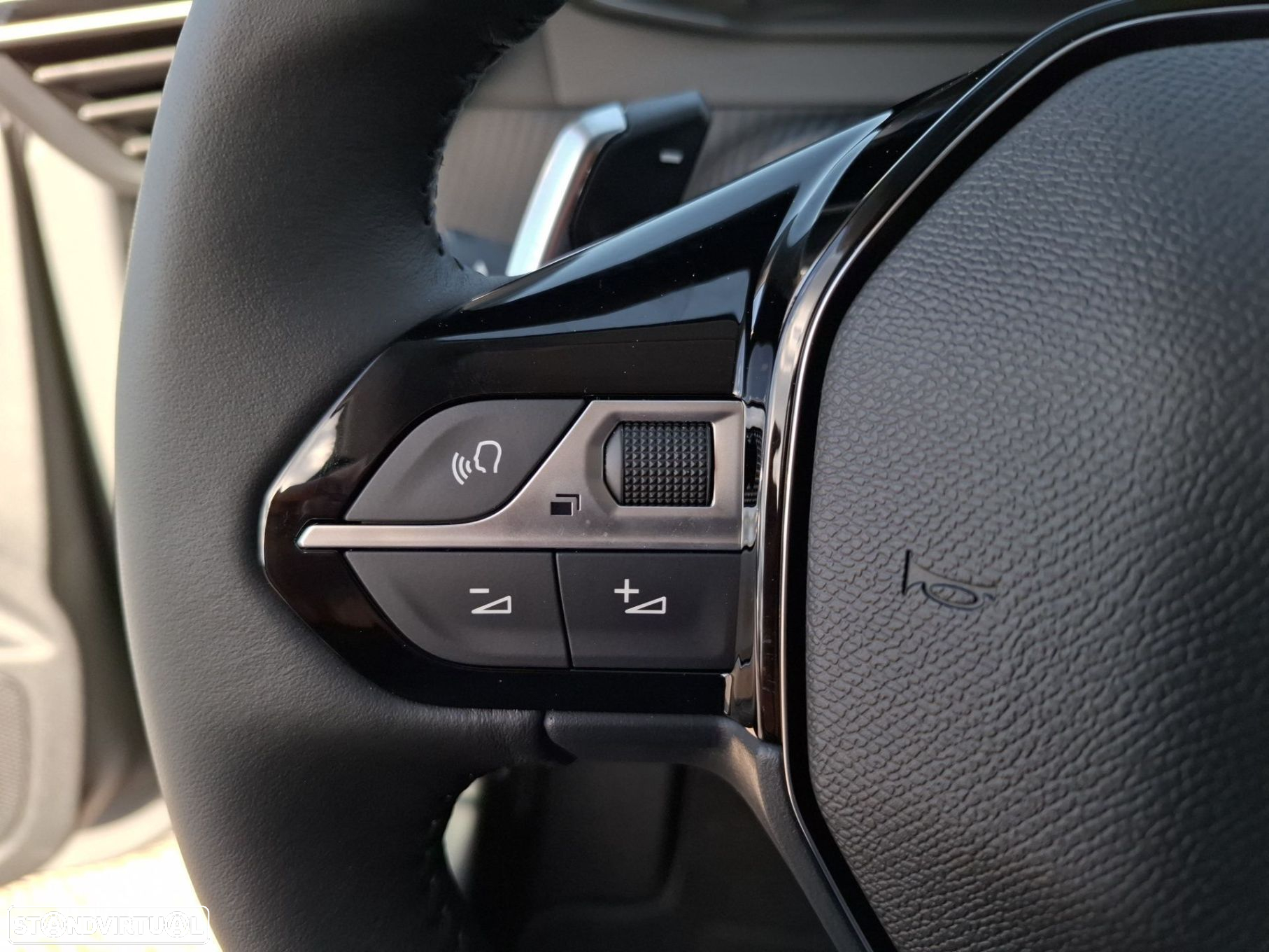 Peugeot 208 1.2 Hybrid Allure e-DCS6 - 16