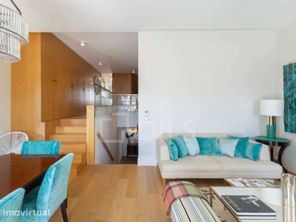 Apartamento T3 duplex com estacionamento, na Avenida da Liberdade - Grande imagem: 4/30
