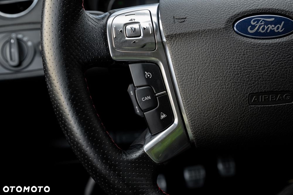 Ford S-Max 2.5 Titanium - 32