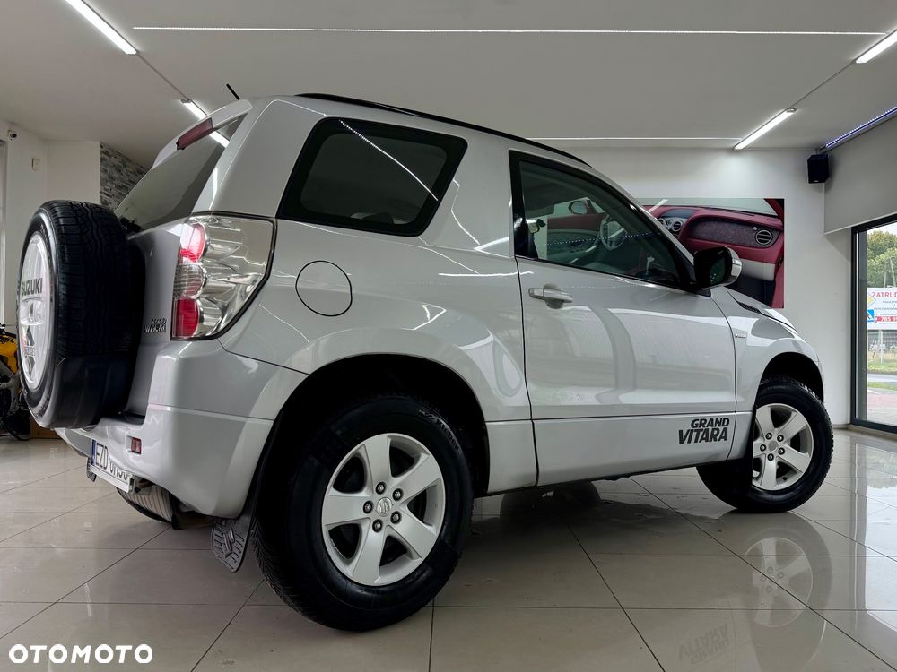 Suzuki Grand Vitara 1.6 Black&White - 39