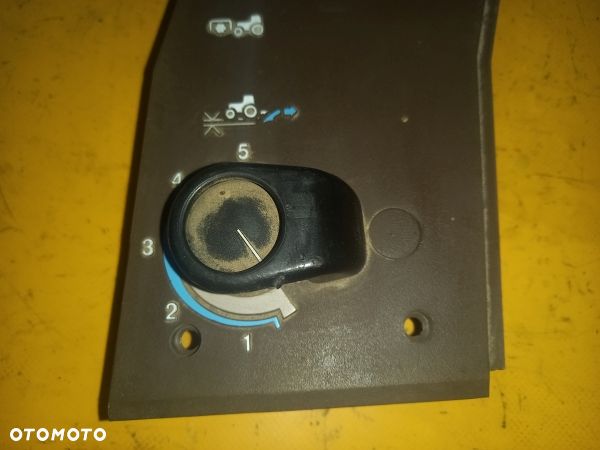 Panel kabiny potencjometr WOM uciągu John Deere 6910 - 2