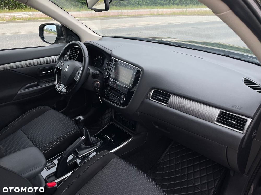 Mitsubishi Outlander 2.0 2WD Active - 32
