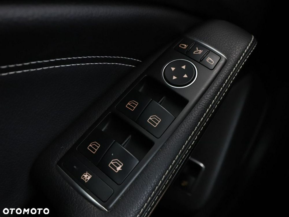 Mercedes-Benz GLA 200 7G-DCT - 34