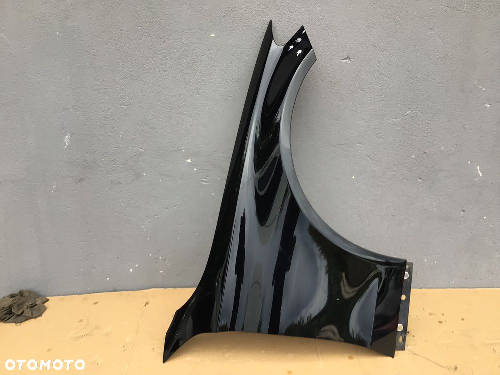 Błotnik przedni prawy Mercedes C-klasa 205