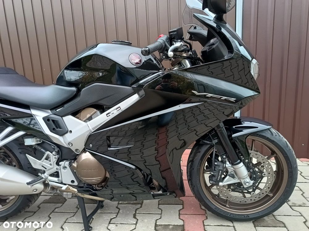 Honda VFR - 9