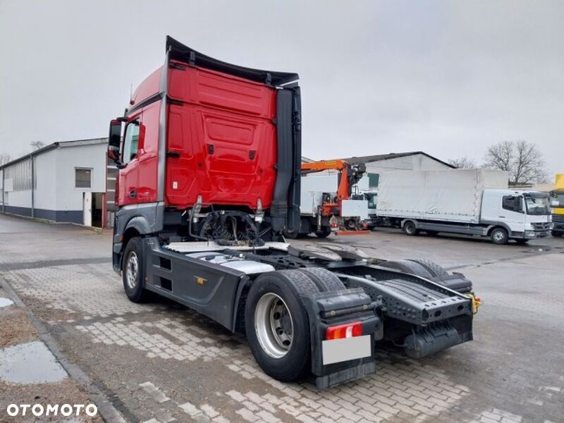 Mercedes-Benz Actros - 3