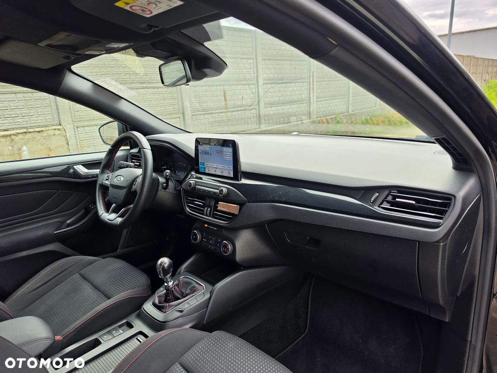 Ford Focus 1.0 EcoBoost STart-Stopp-System ST-LINE X - 9