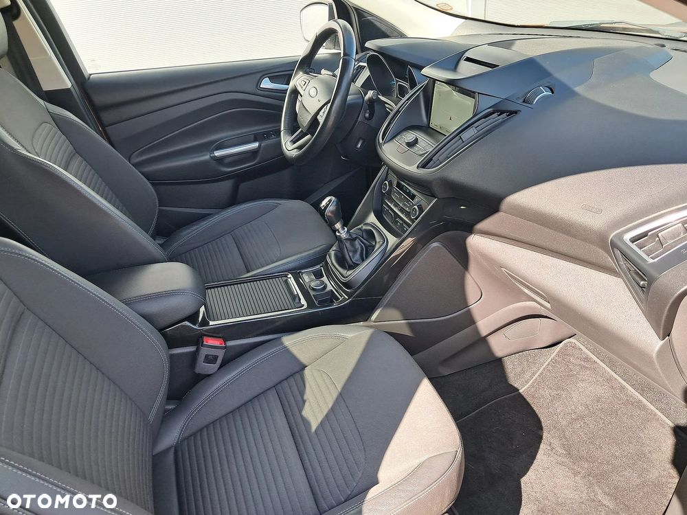 Ford Kuga 1.5 EcoBoost 2x4 Titanium - 25