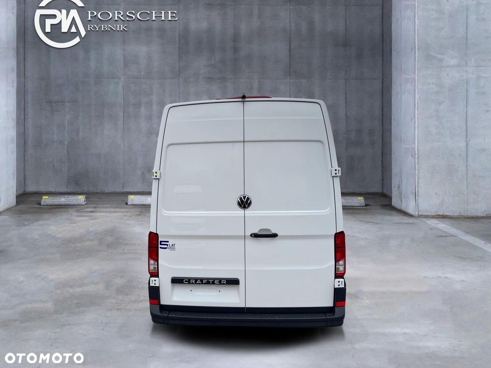 Volkswagen Crafter 35 Furgon z wysokim dachem silnik: 2,0 l EU6 SCR 140 KM / skrzynia biegów: Przedni napęd manualna 6-biegowa rozstaw osi: 4490 mm - 7
