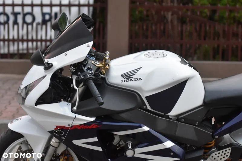 Honda CBR - 26