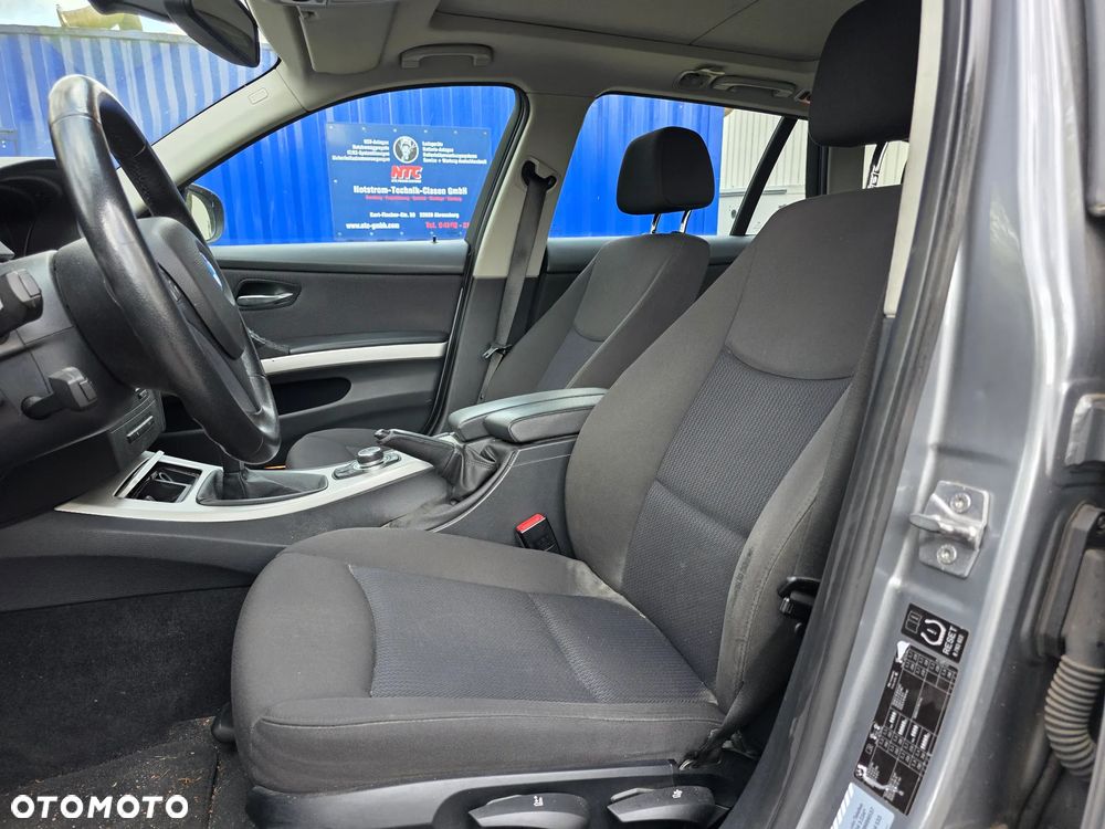 BMW Seria 3 318i Edition Exclusive - 16