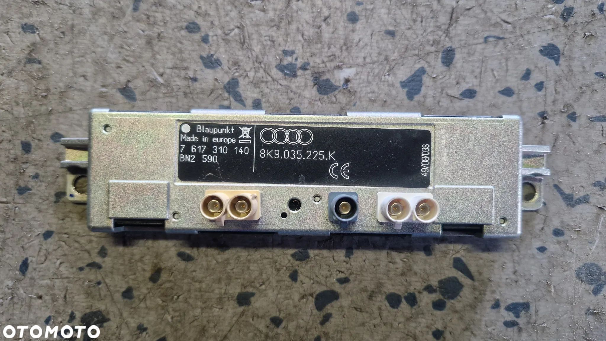 AUDI A4 B8 WZMACNIACZ ANTENY 8K9035225K - 1