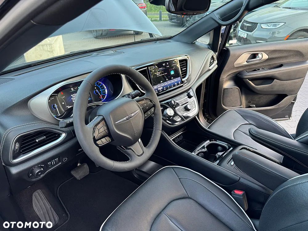 Chrysler Pacifica - 22