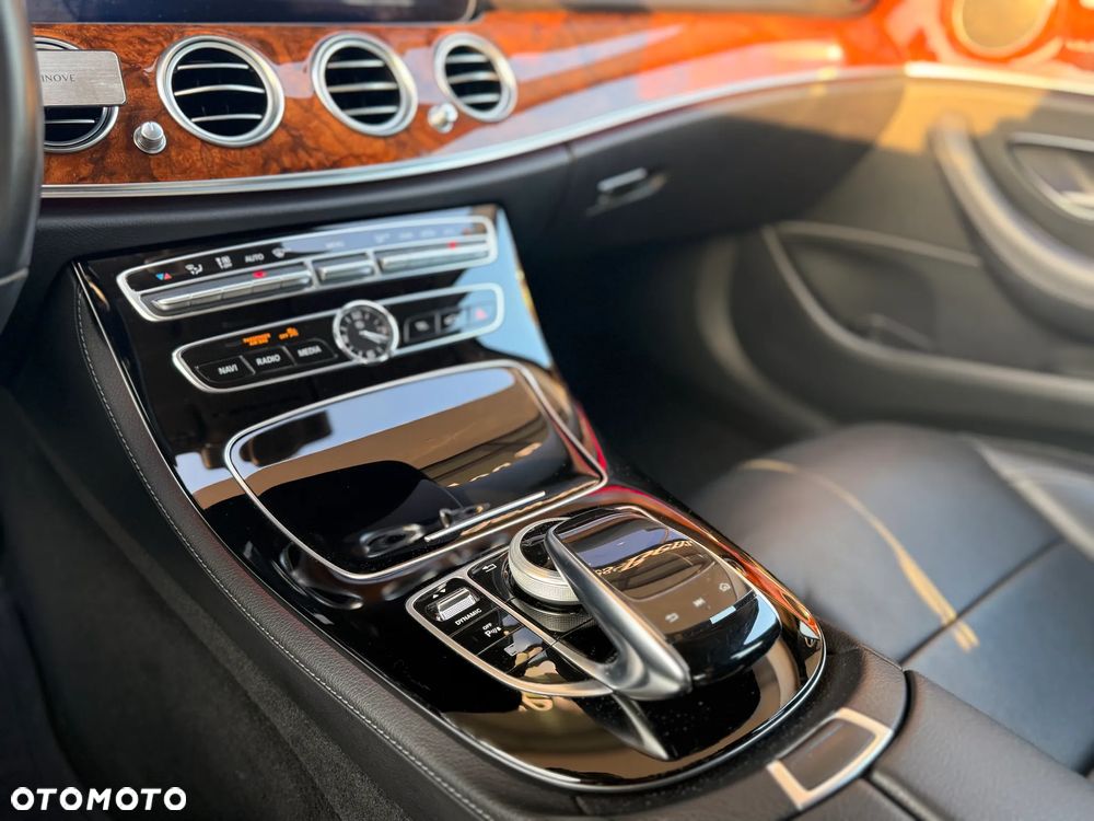 Mercedes-Benz Klasa E 220 d 4-Matic 9G-TRONIC - 10