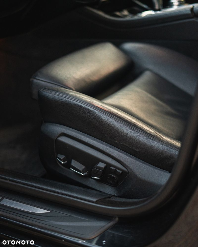 BMW Seria 5 525d xDrive - 6