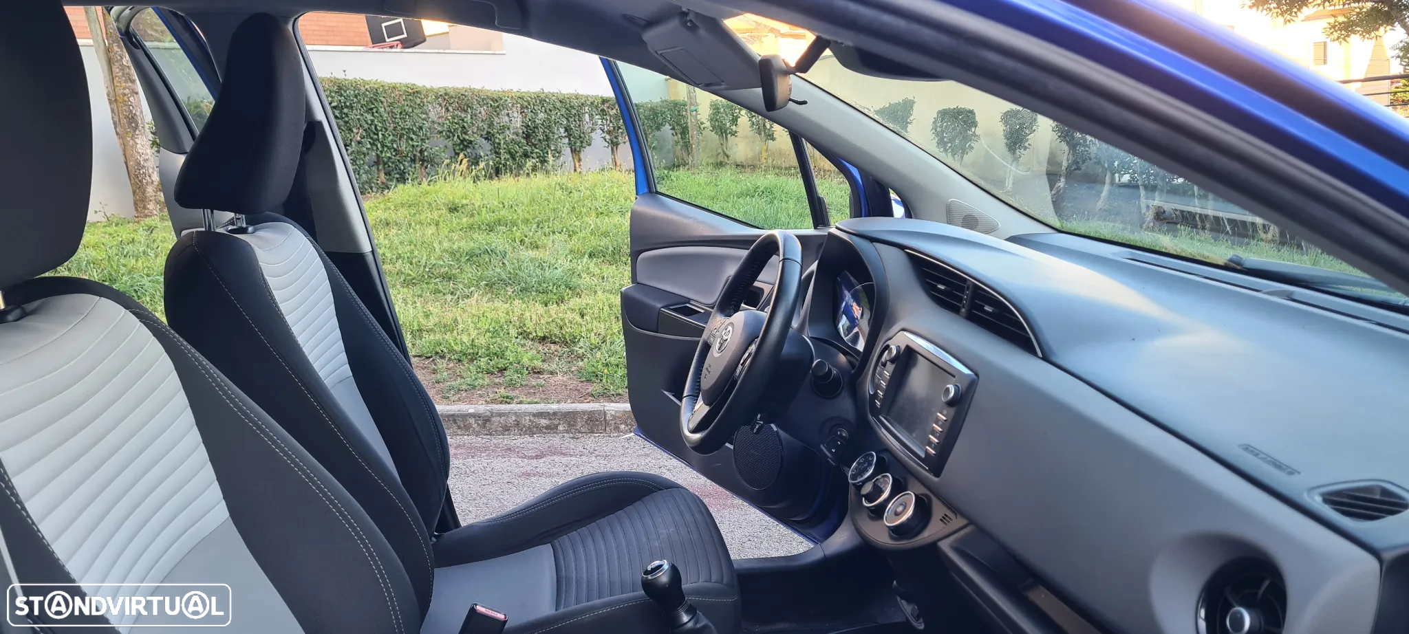 Toyota Yaris 1.0 VVT-i Exclusive - 11