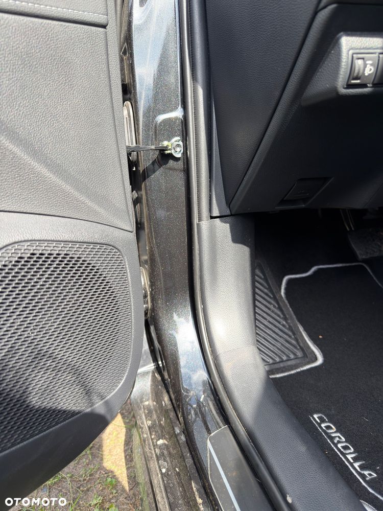 Toyota Corolla 2.0 Hybrid Style - 23