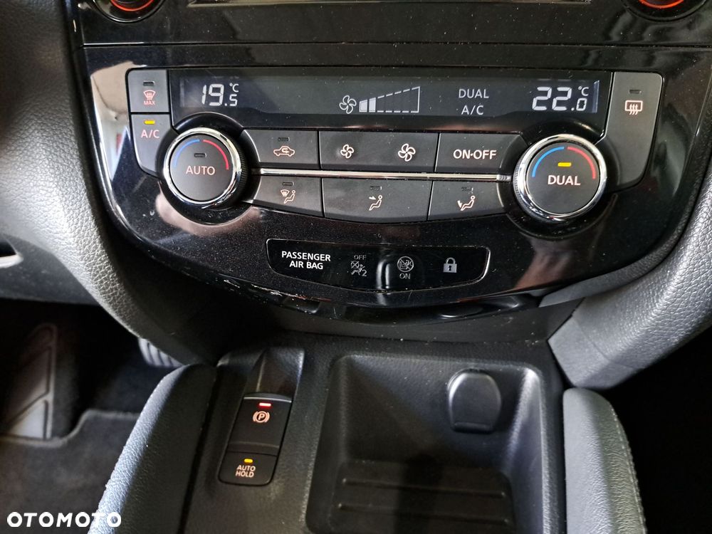 Nissan Qashqai 1.3 DIG-T N-Connecta DCT - 29