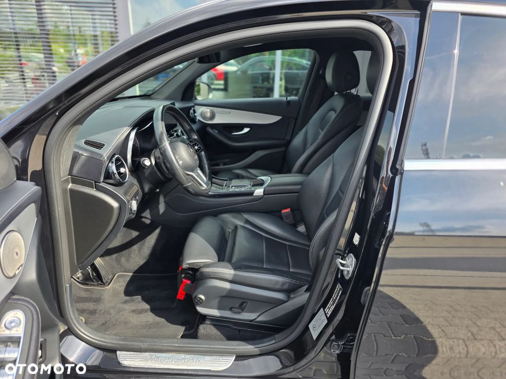 Mercedes-Benz GLC 200 4Matic 9G-TRONIC AMG Line - 24