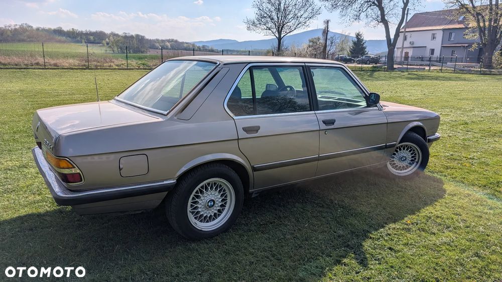BMW Seria 5 524 d - 6