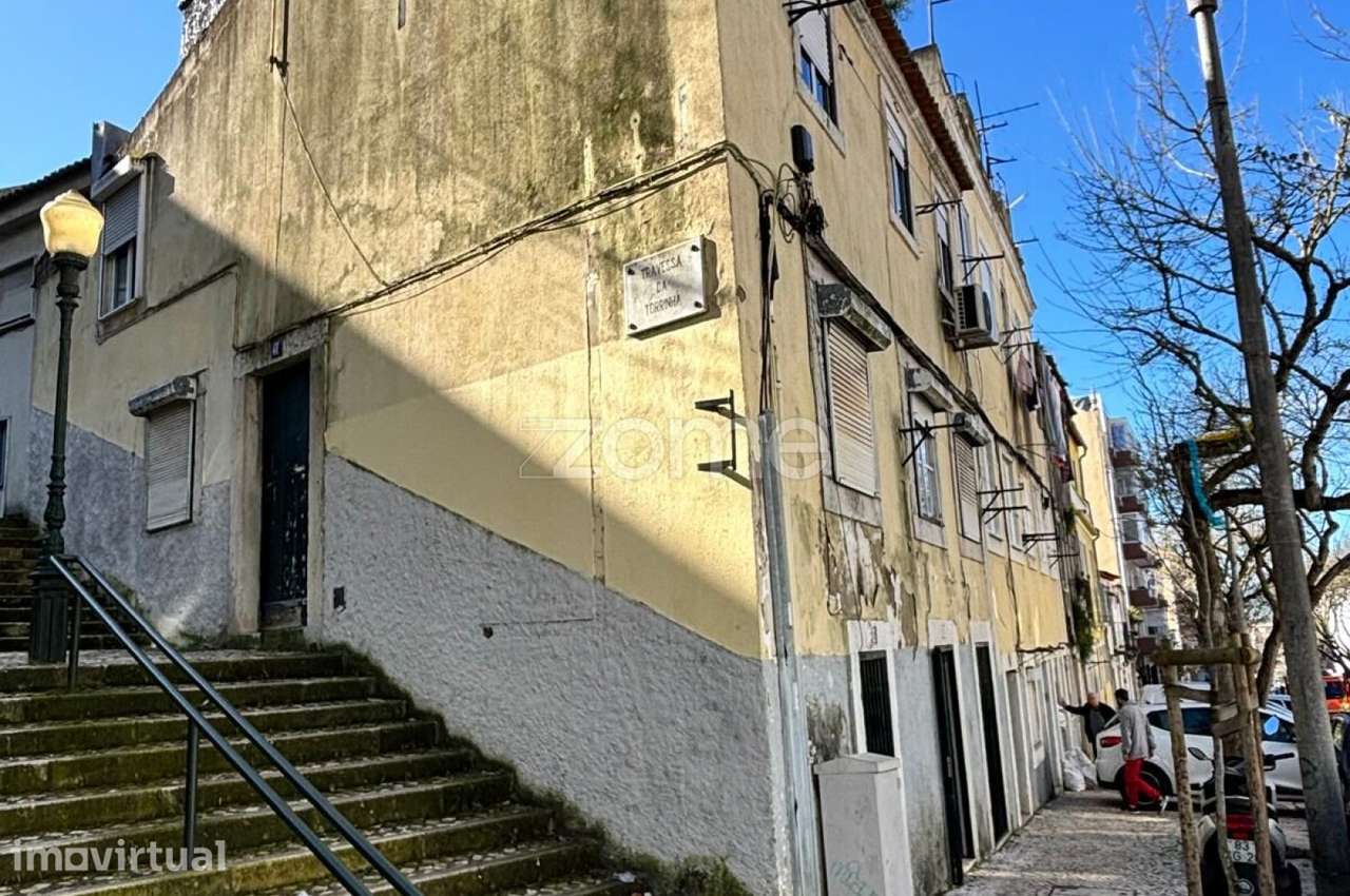 Prédio de Gaveto com Potencial de Reabilitação - Grande imagem: 2/19