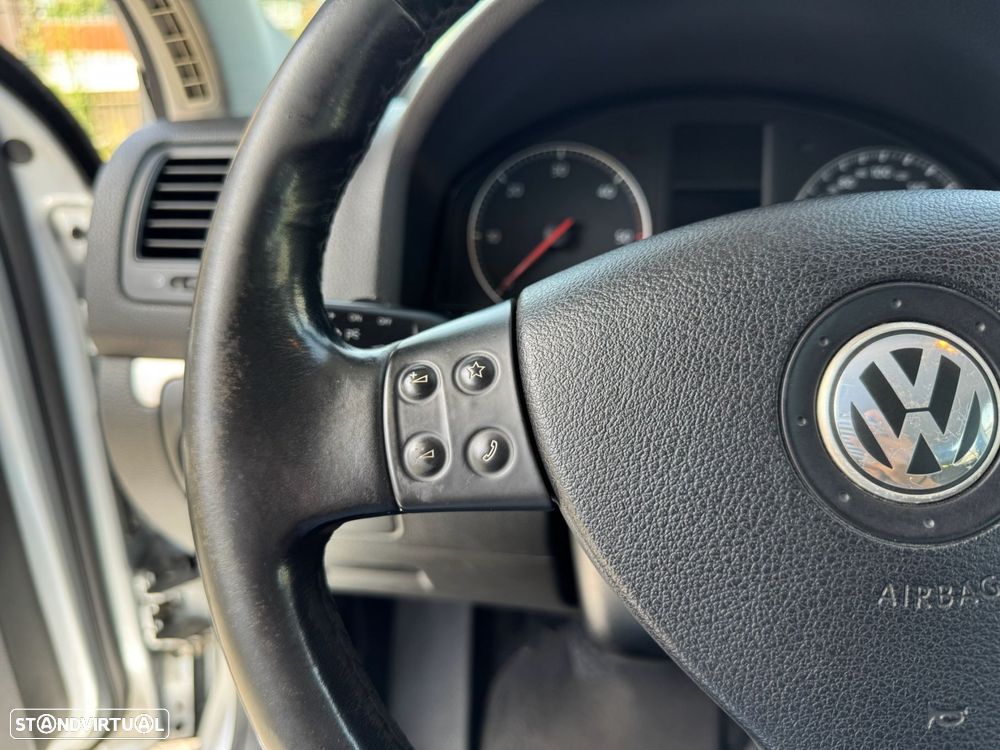 VW Jetta 2.0 TDI Sportline - 10