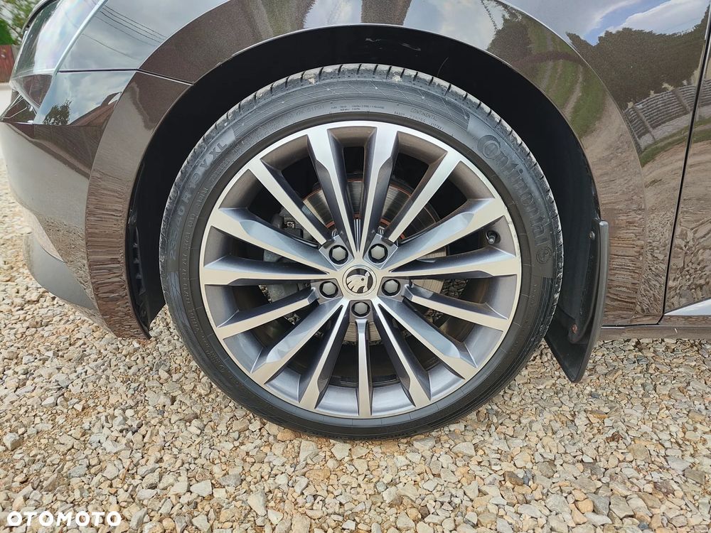 Skoda Superb 2.0 TDI L&K DSG - 37