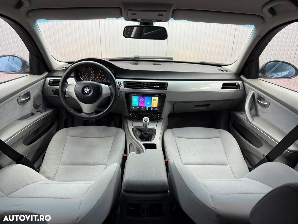 BMW Seria 3 318i Touring - 3