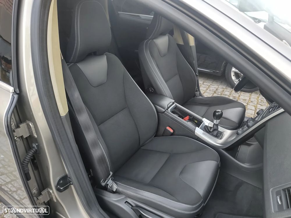 Volvo XC 60 2.0 D3 Drive Momentum Start/Stop - 19