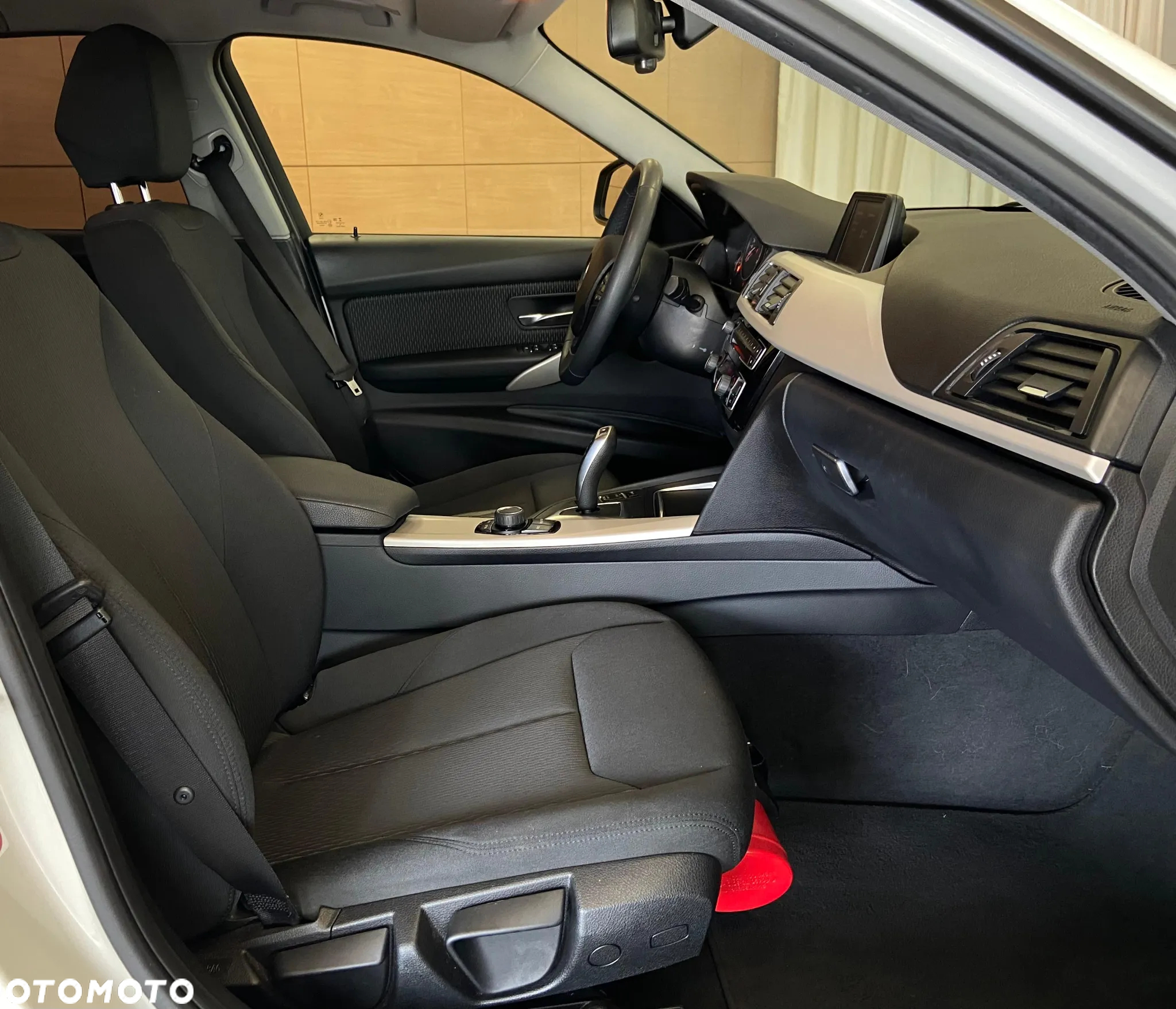 BMW Seria 3 318d - 11