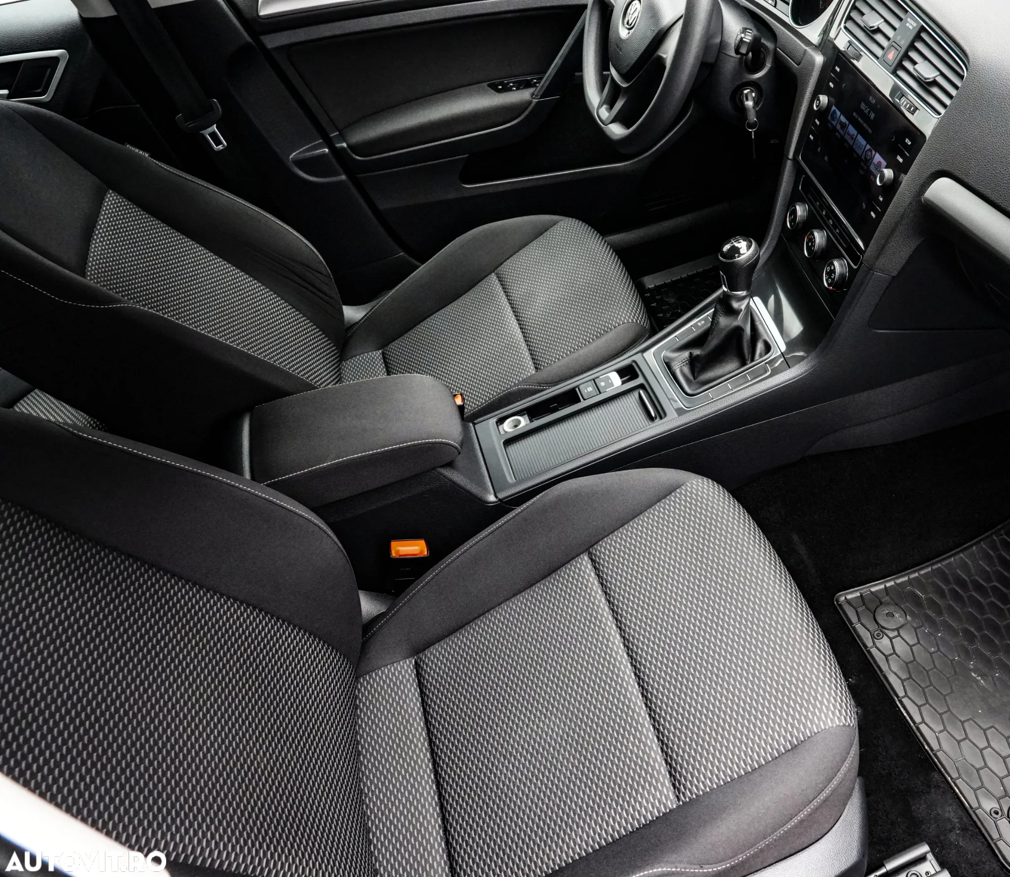 Volkswagen Golf 1.6 TDI Comfortline - 13