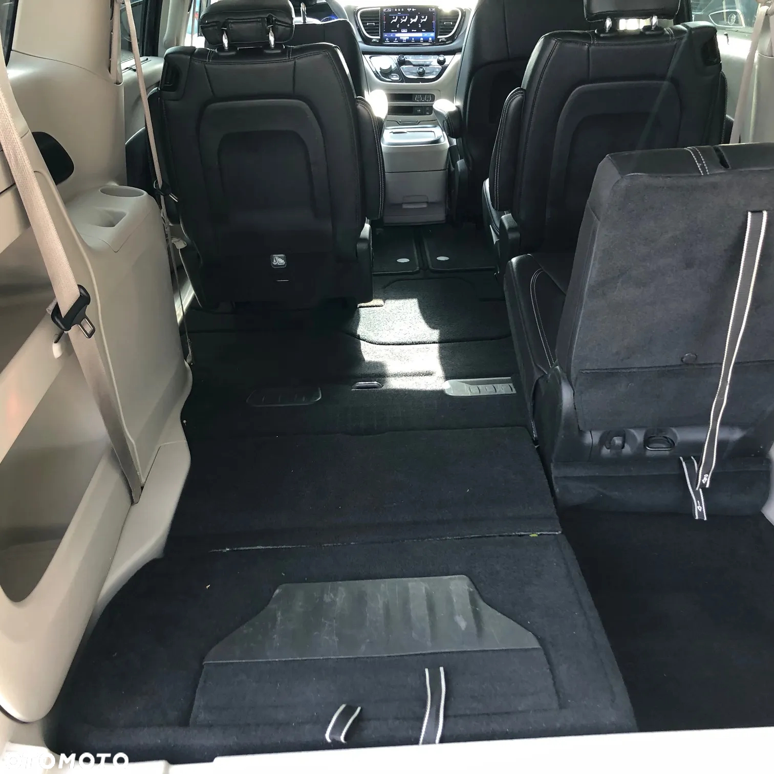 Chrysler Pacifica - 12