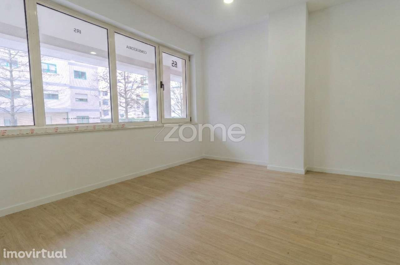 Loja convertida em habitação T0+1em Águas Santas - Grande imagem: 5/18