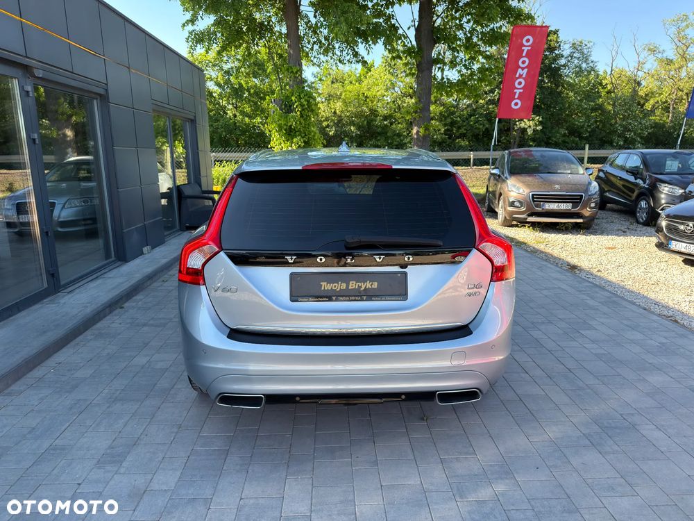 Volvo V60 D6 AWD Plug-in Hybrid R-Design Momentum - 14