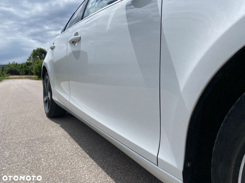 Volvo V40 D2 R Design - 4