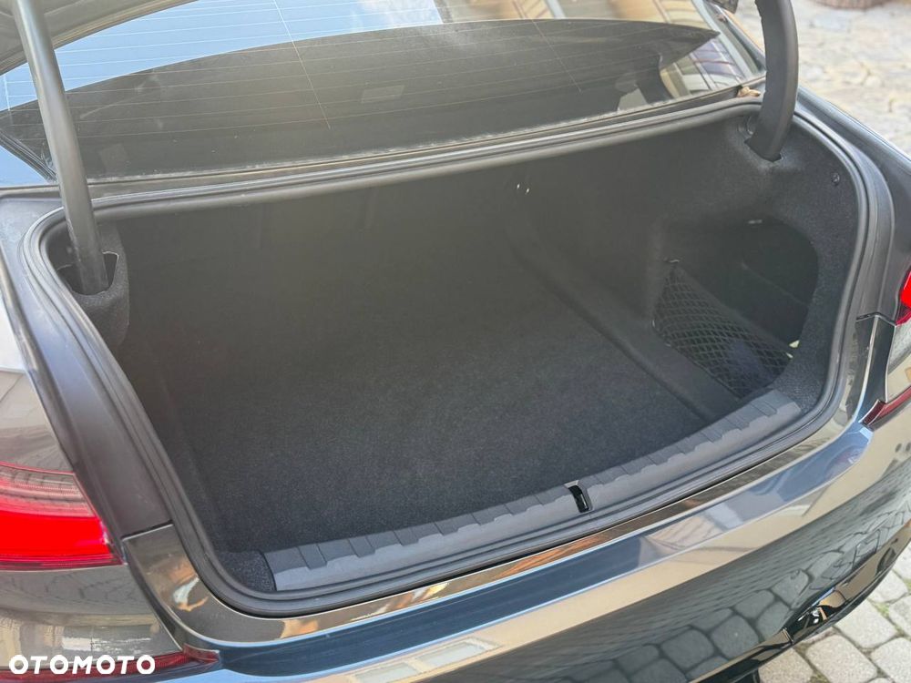 BMW Seria 3 330i xDrive Sport Line - 29