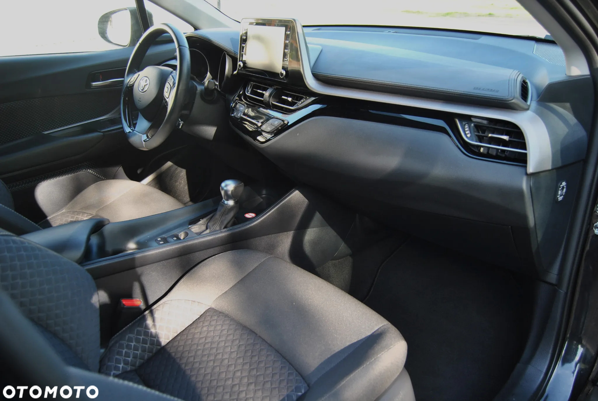 Toyota C-HR Hybrid Style Selection - 7