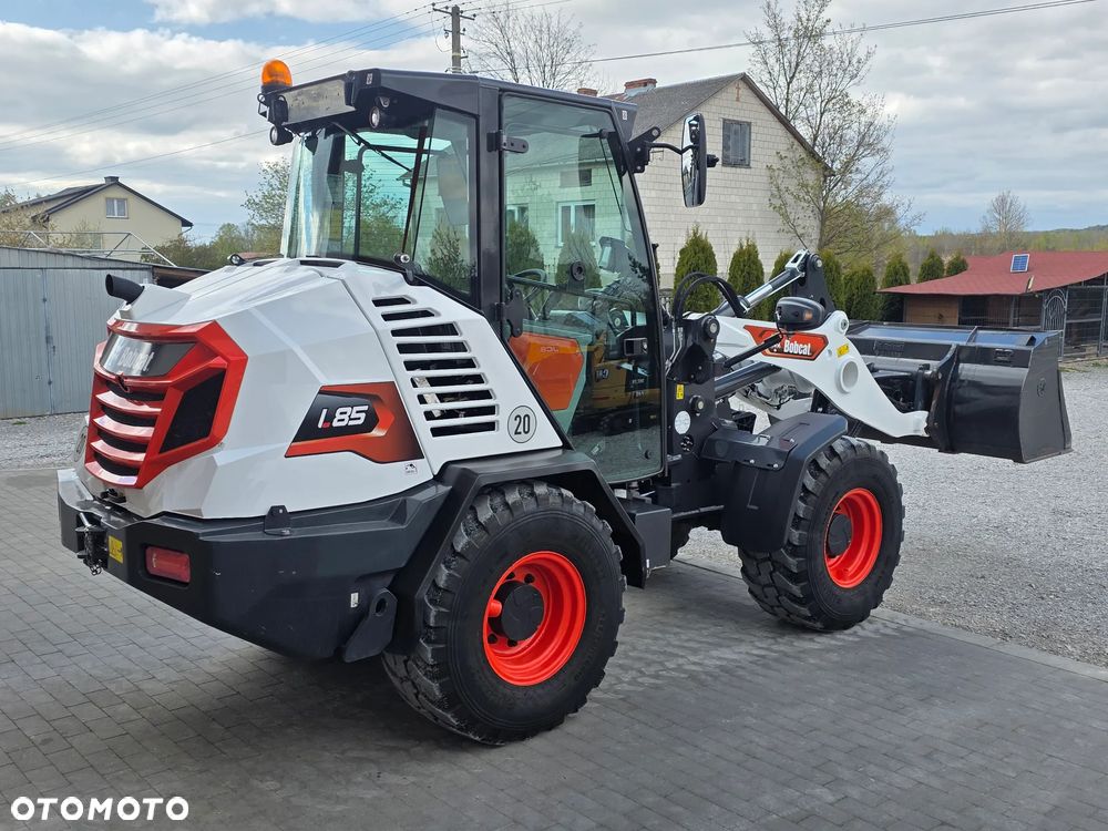Bobcat Bobcat Ładowarka kołowa Bobcat L 85 jak nowa sprowadzona z Niemiec zadbana łyżka widły serwisowana Cat kamera - 37