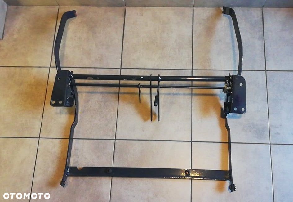 ISEKI SGR 22 SGR22 stelaż tylnego błotnika - 1