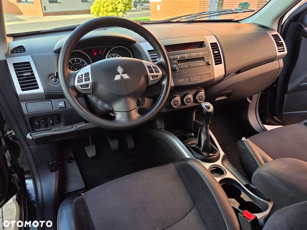 Mitsubishi Outlander 2.0 2WD Invite - 27