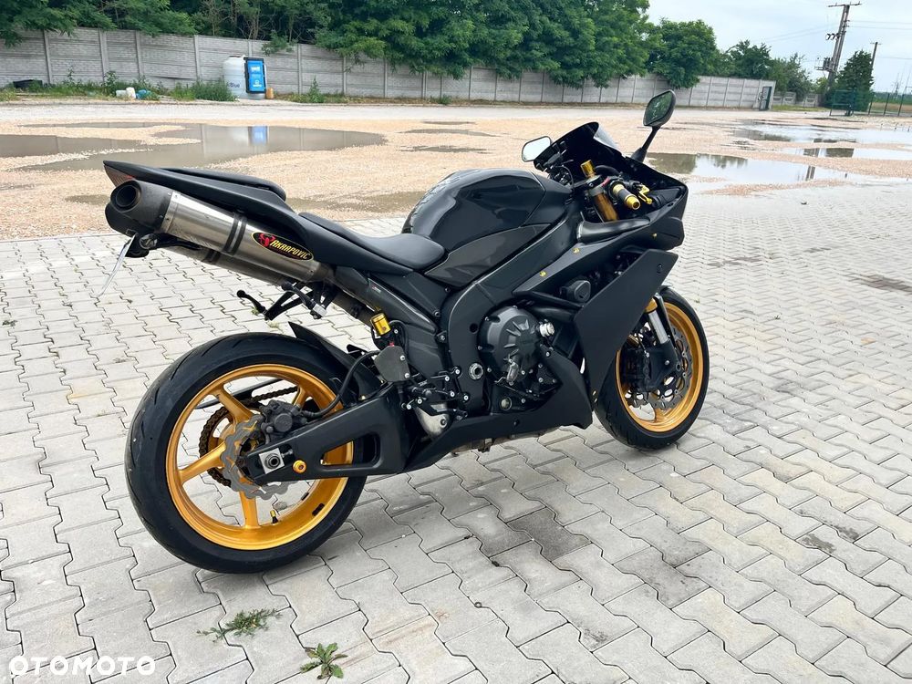 Yamaha R1 - 3