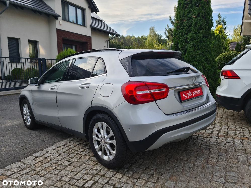 Mercedes-Benz GLA - 32