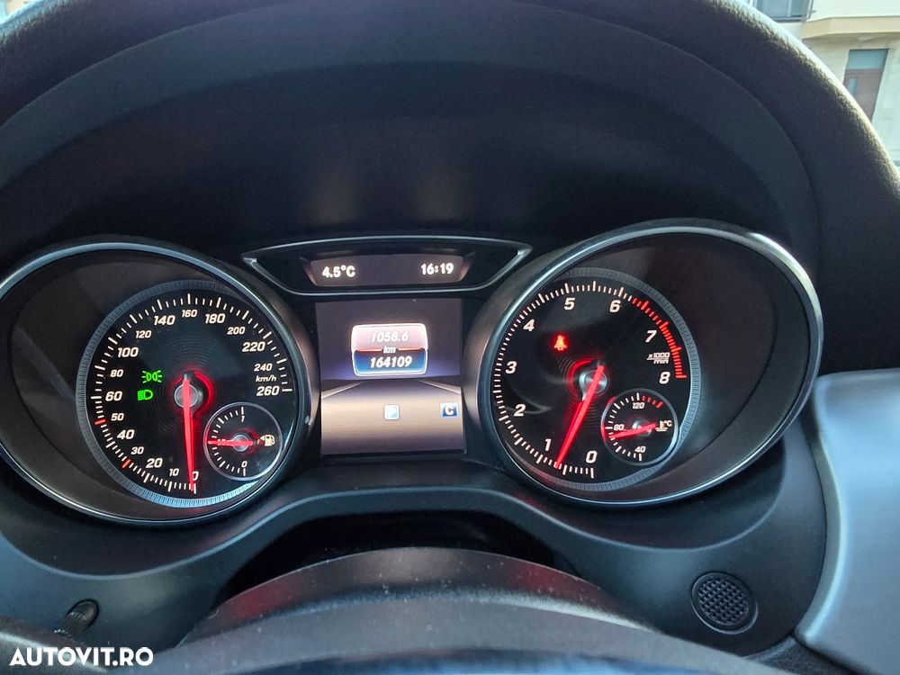 Mercedes-Benz GLA 180 AMG Line - 9