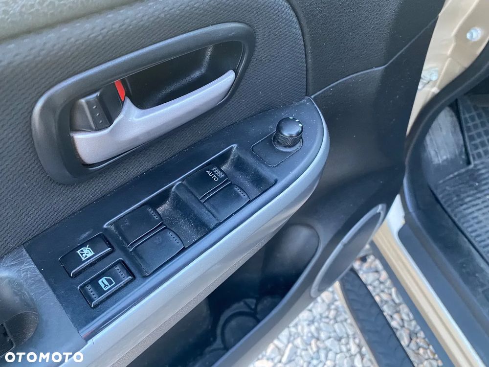 Suzuki Grand Vitara 2.0 De luxe - 22