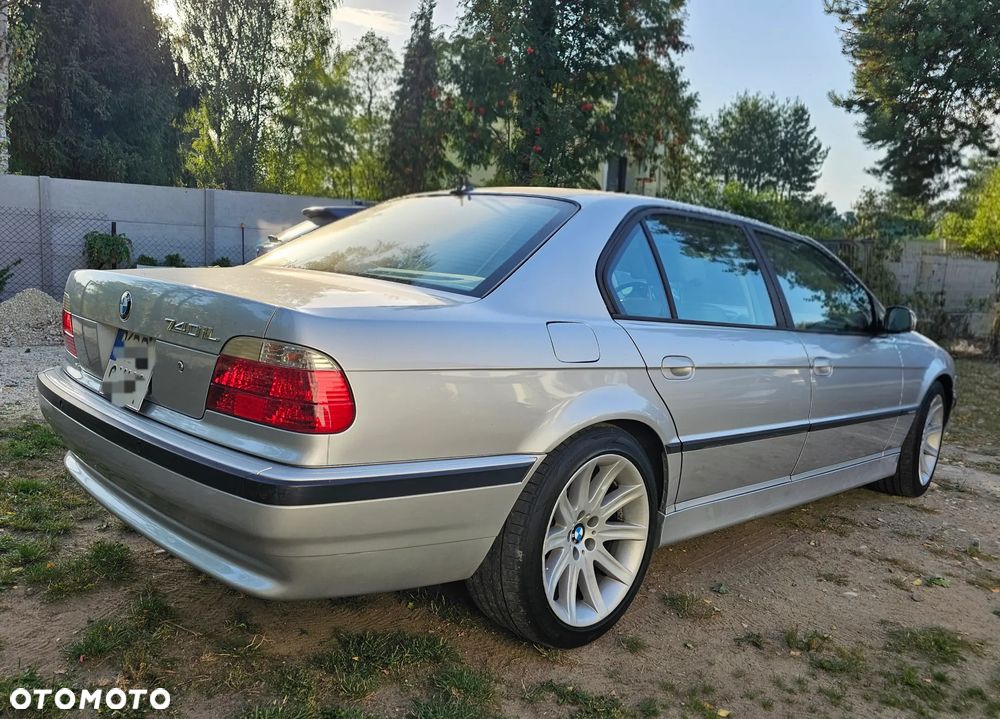 BMW Seria 7 740iL - 4