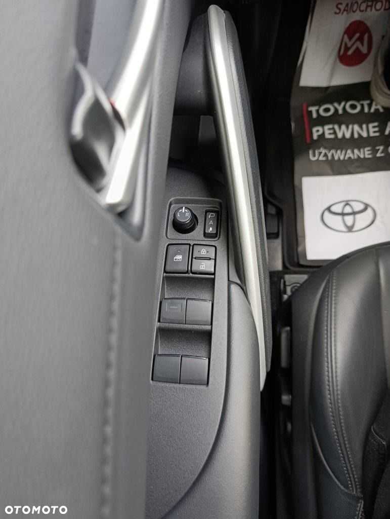 Toyota Corolla Cross - 25