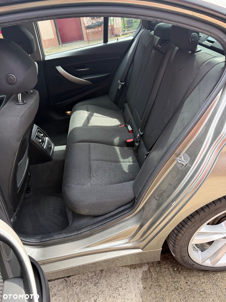 BMW Seria 3 320d Efficient Dynamics - 18