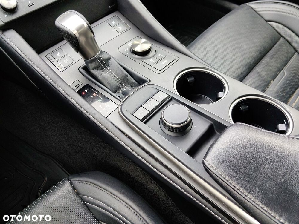 Lexus RC 200t / 300 F Sport - 21