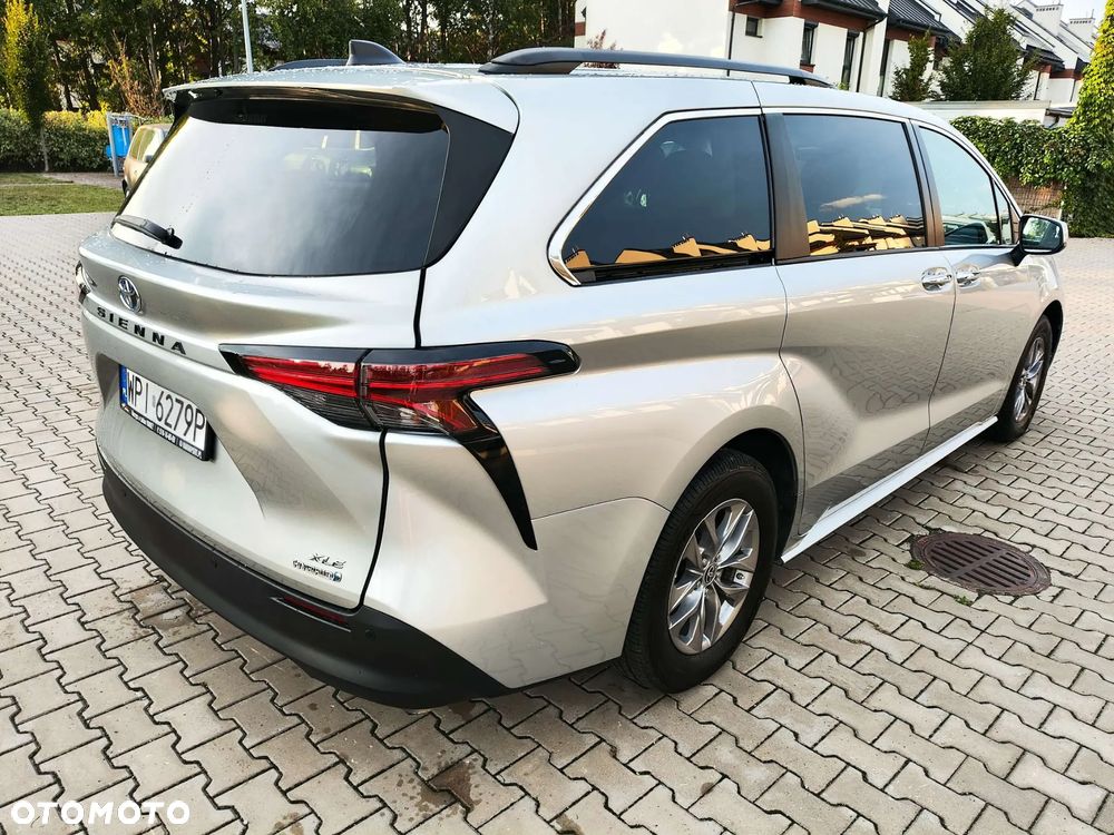 Toyota Sienna - 8